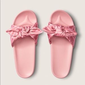 VS PINK
BOW SLIDES